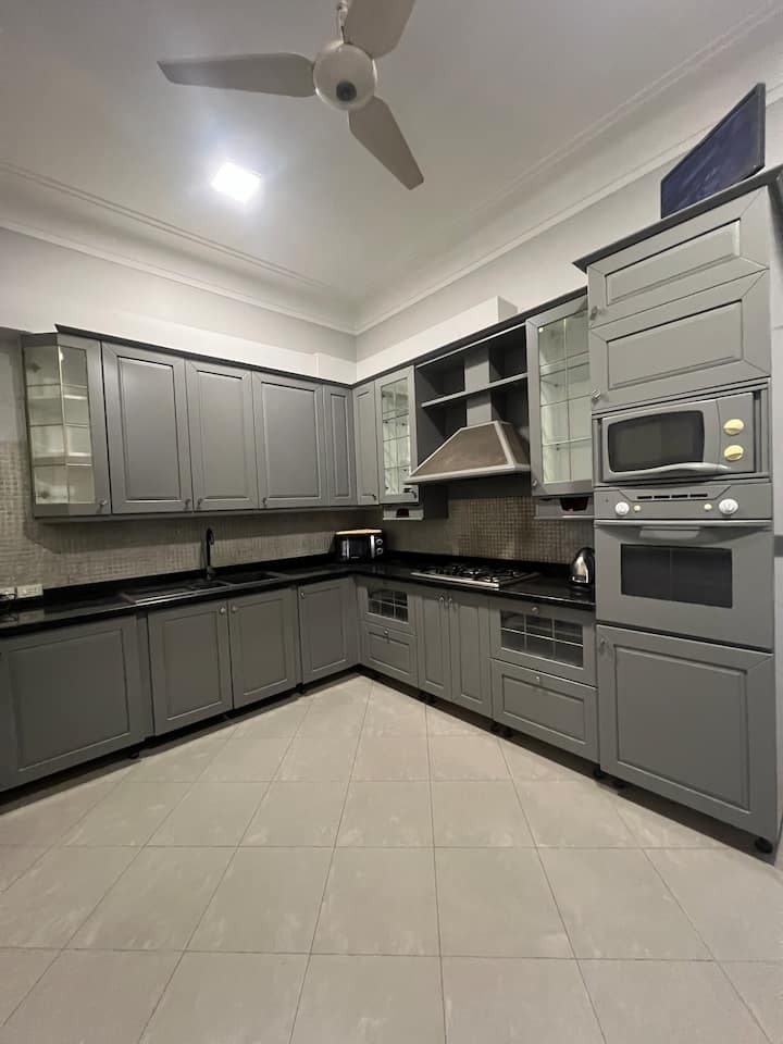 7 Bedroom Villa in Dhoraji